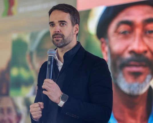 Eduardo Leite vai a Brasília tratar da dívida do RS com ministro Luiz Fux