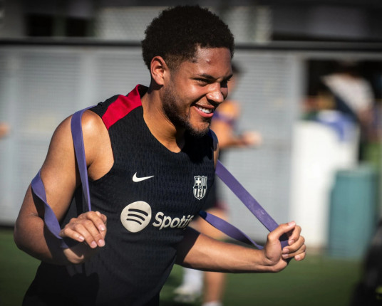 Atacante Vitor Roque será negociado pelo Barcelona nas próximas semanas