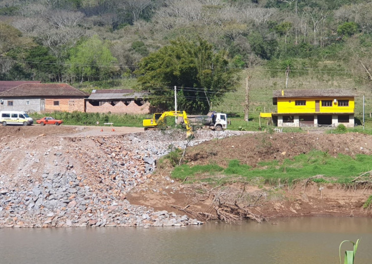 Consórcio de empresas atua na construção de passagem, após a desistência do DNIT