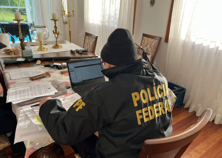 As ações de busca e apreensão ocorrem em Bagé, Porto Alegre e Florianópolis