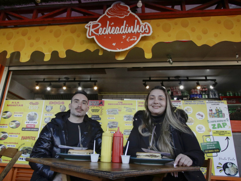 Ricardo Frozi e Thaiane Zanella são os organizadores do Lomba Empreende Foto: THAYNÁ WEISSBACH/JC