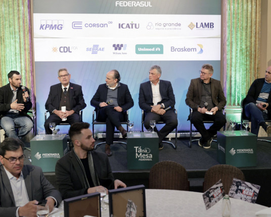 Empresários criticam governo federal por falta de apoio para retomada das atividades