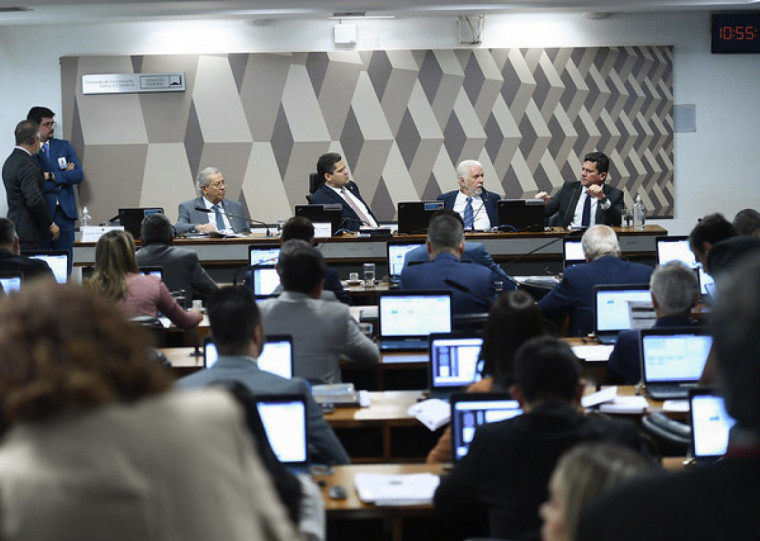 Proposta que retira um inciso e um parágrafo do artigo 20 da Constituição Federal havia ficado de lado no Legislativo diante da polêmica que o projeto causou.