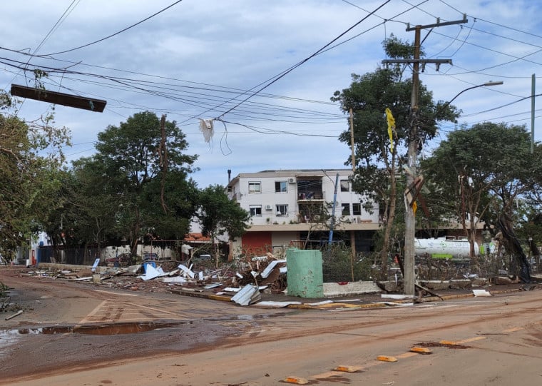 A pra&ccedil;a foi um dos tantos locais p&uacute;blicos que foram devastados pelas enchentes