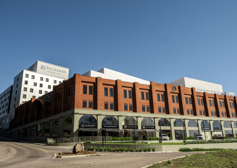 Complexo com hotel, centro de eventos e lojas é um dos mais recentes a abrir na região