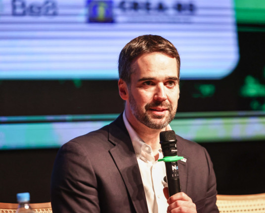 Eduardo Leite celebra a aprovação da renegociação da dívida, mas diz não estar satisfeito