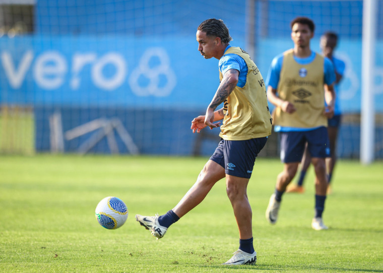 Jhonata Robert está deixando o Grêmio para jogar no Criciúma