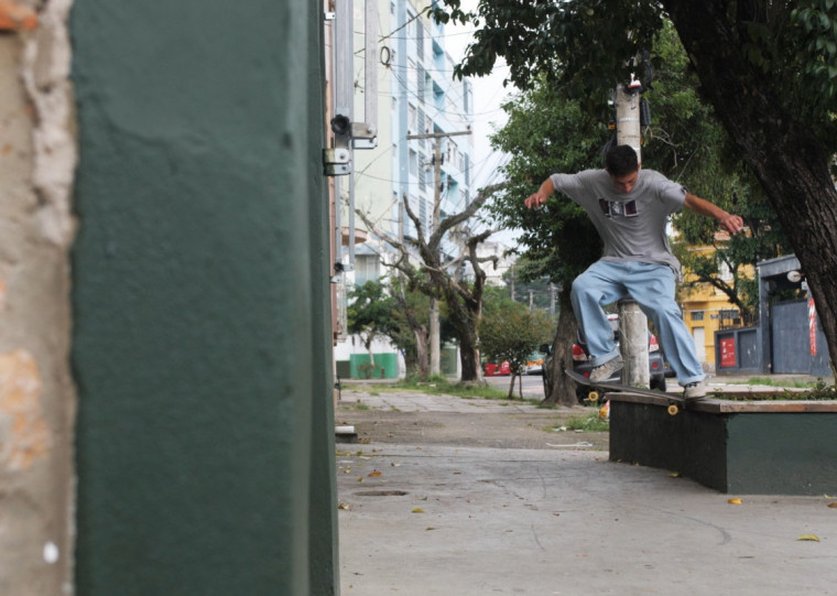 Às 20h, o cinema universitário exibe Corre Verdadeiro, vídeo parte do diretor Grael Simões que apresenta Daniel Cerutti, skatista de Alvorada