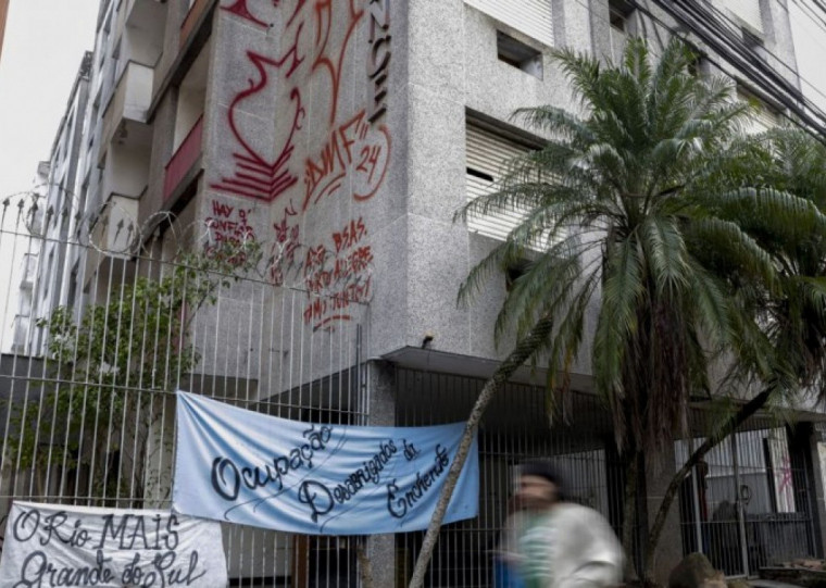 Cerca de 50 famílias ocupam o espaço desde maio