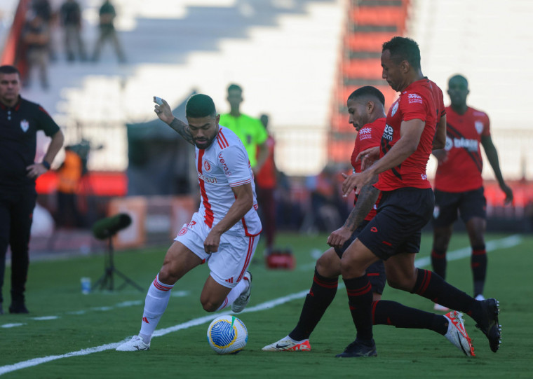 Colorado de Bruno Tabata perdeu chances claras de gol quando estava atrás no marcador