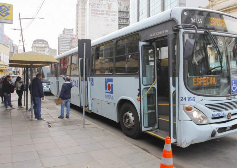 Troca no ponto de embarque afastou passageiros da Estação Mercado