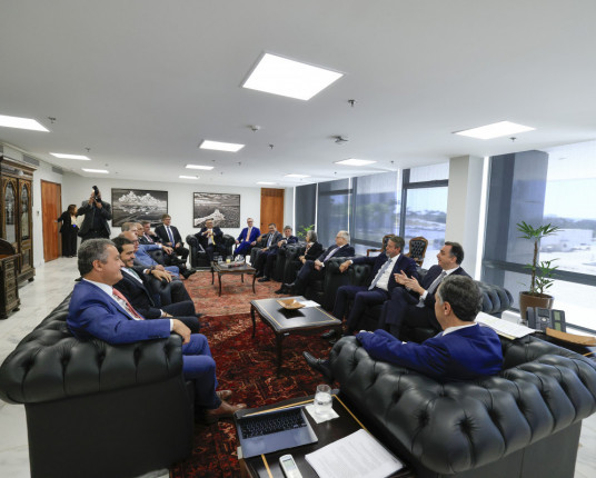 Poderes anunciam acordo sobre emendas, mas verba segue bloqueada até definição de critério