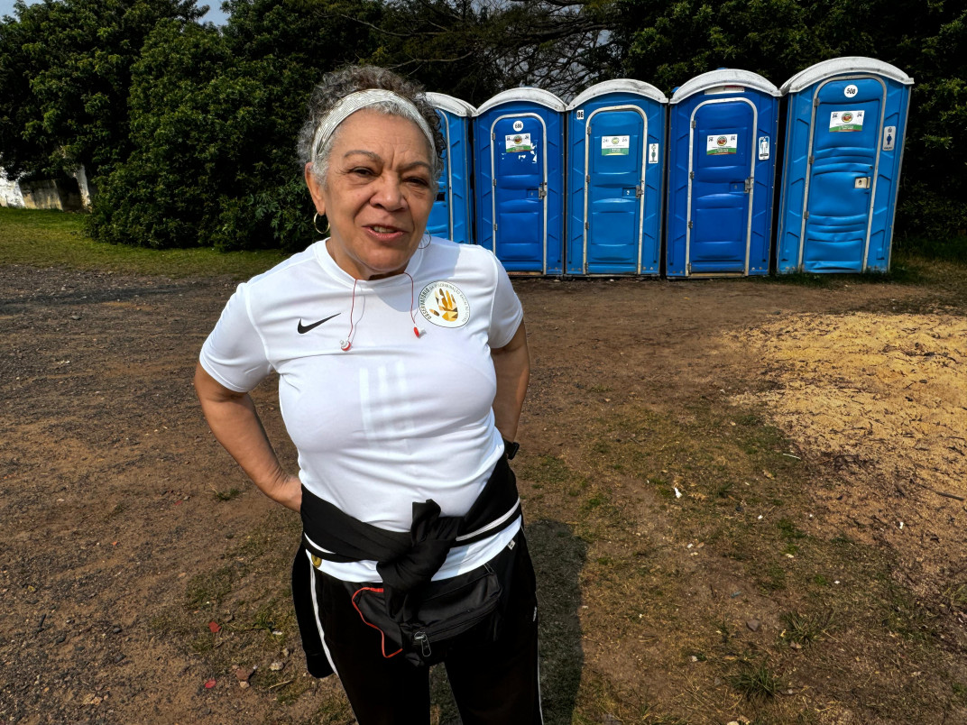 "Quem cuida desses banheiros? Toda a orla est&aacute; privatizada, e os banheiros nesta podrid&atilde;o?" | PATR&Iacute;CIA COMUNELLO/ESPECIAL/JC