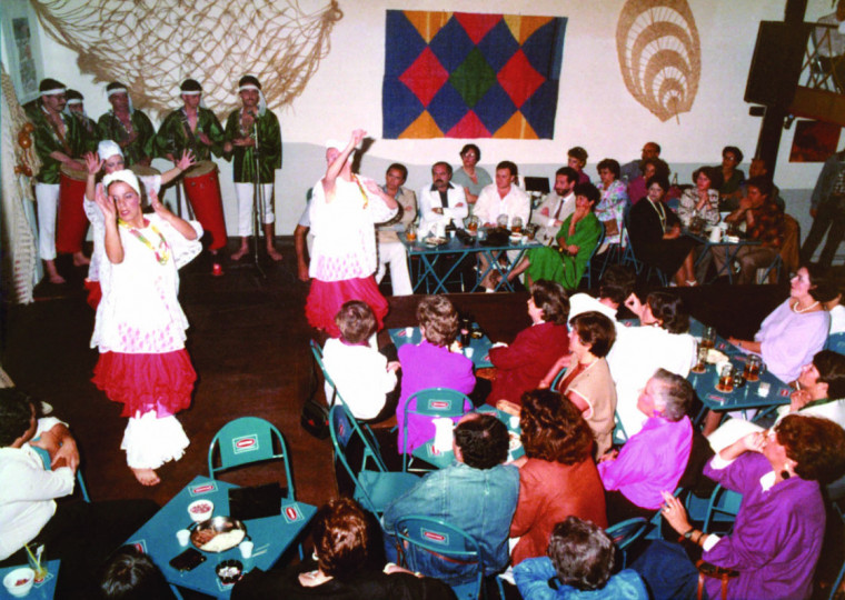 Apresentação do grupo Os Gaúchos na Danceteria 433, em registro de 1986