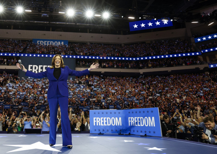 Nomea&ccedil;&atilde;o de Kamala foi simb&oacute;lica, j&aacute; que a oficializa&ccedil;&atilde;o havia ocorrido dia 6 de agosto de maneira virtual