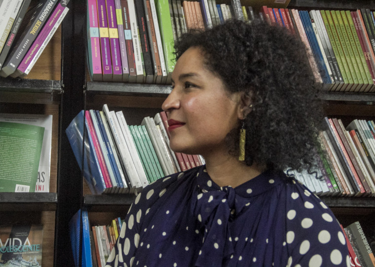 Maiúscula é a terceira obra de Ana dos Santos, que além de escritora é pesquisadora e professora de Literatura Brasileira