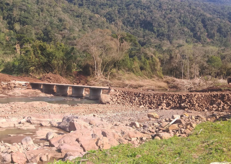 Passagem sobre o Rio Piaí precisou de uma reconstrução das cabeceiras