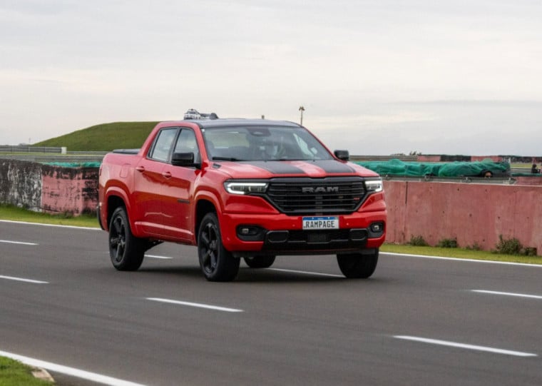 Rampage R/T agrada na cidade, mas é na estrada que se destaca