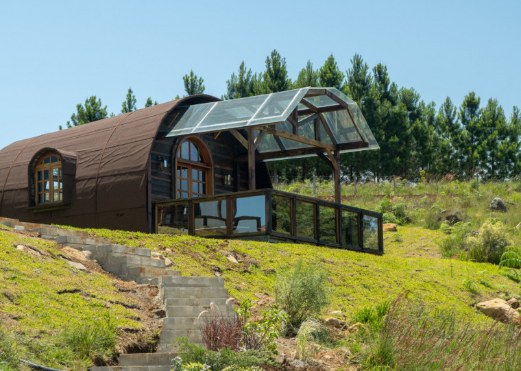 Ao todo, 14 cabanas-pipa foram construídas a partir de barris de vinhos repaginados para receber os hóspedes