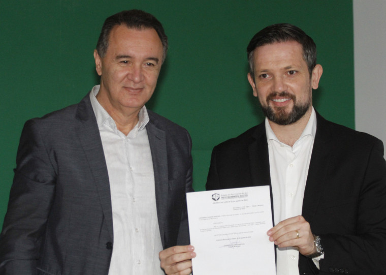 Reitor da Feevale, José Paulo da Rosa (e) e o prefeito de Esteio, Leonardo Pascoal (d) destacaram a inovação e a tecnologia para o agronegócio