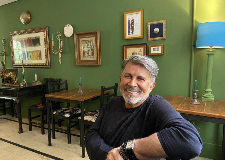 Caco Zanchi em seu Antuérpia Bistrô & Arte