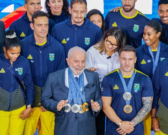 Lula critica falta de verba e sugere usar empresas públicas para apoiar o esporte
