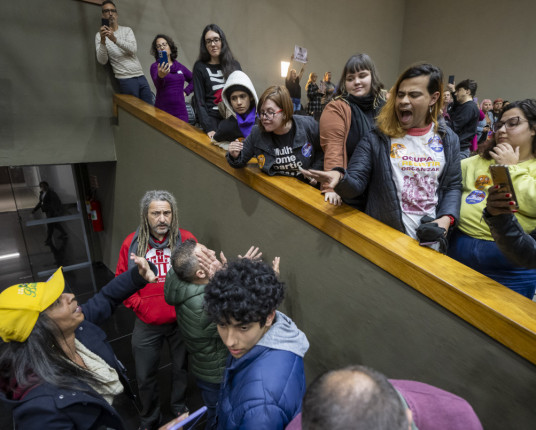 Discussões acaloradas adiam novamente votações na Câmara Municipal de Porto Alegre