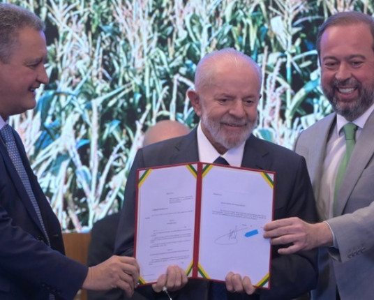 Lula assina decreto do programa Gás para Empregar