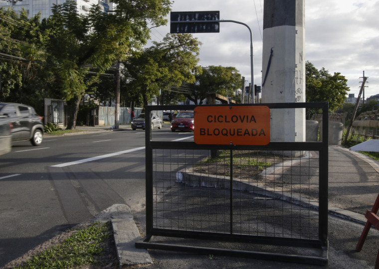 Dmae afirma que não há possibilidade de liberar o trecho da avenida Ipiranga tão cedo