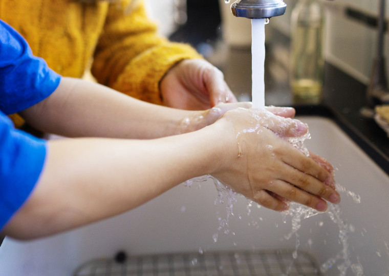 Em alguns bairros, &aacute;gua pot&aacute;vel j&aacute; est&aacute; dispon&iacute;vel em todas as resid&ecirc;ncias