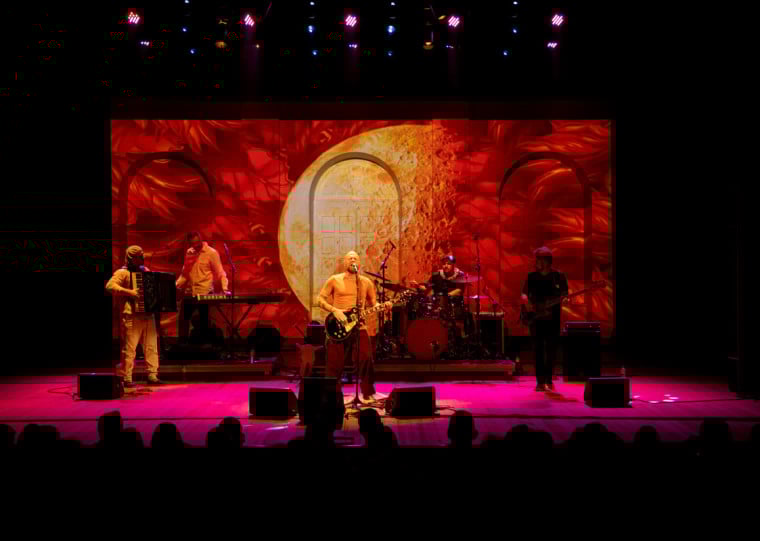 Neste sábado (31), a banda Rock de Galpão se apresenta no Grezz e lança canção autoral