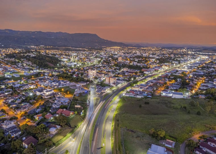 Proposta prevê a substituição de 11 mil pontos de luz na cidade, com investimento de R$ 53 milhões
