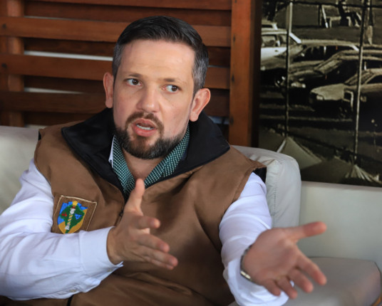 Melo anuncia Leonardo Pascoal como secretário municipal de Educação em 2025