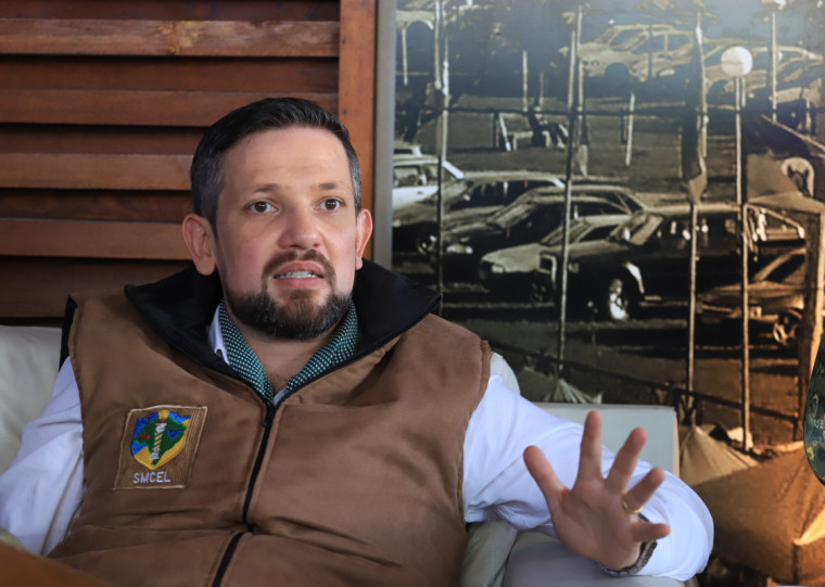 Prefeito de Esteio, Leonardo Pascoal, visita Casa do Jornal do Comércio na Expointer 2024.