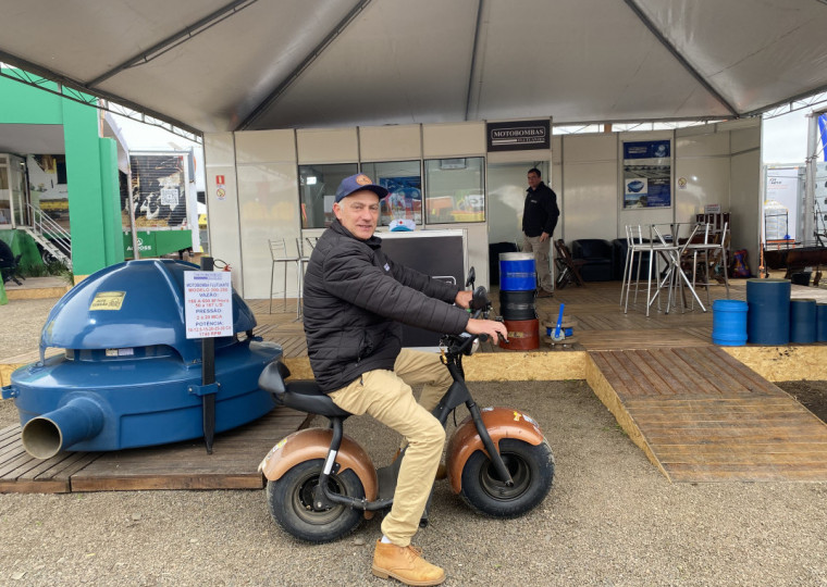 Thoma, da Motobombas Flutuantes, adquiriu a sua durante a feira