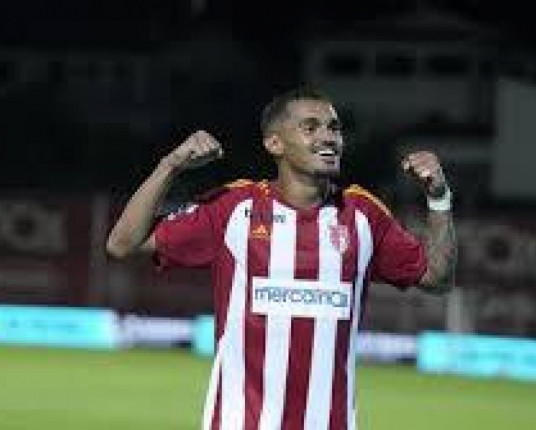 Inter fecha com o zagueiro Clayton Sampaio, que estava no futebol português