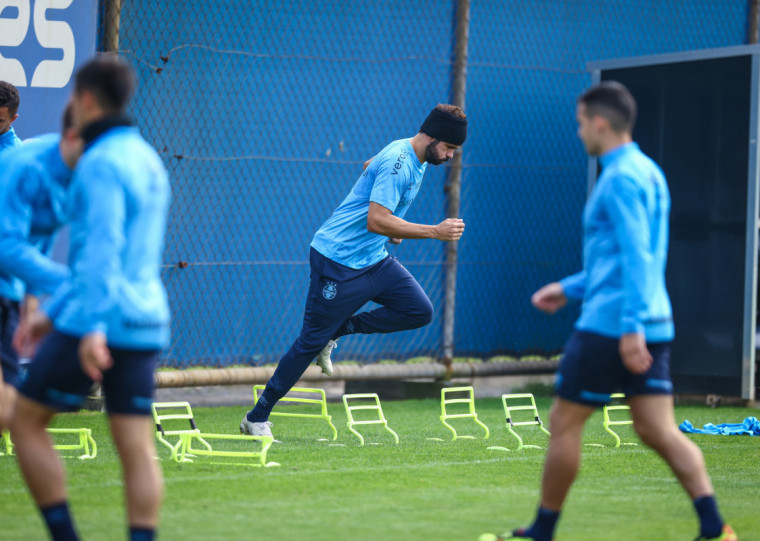 Recuperado de dores no púbis, Diego Costa treinou normalmente nesta sexta