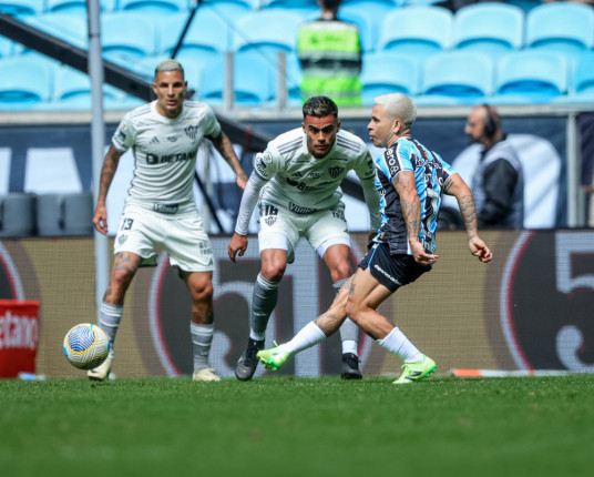 Na volta da Arena e com um a menos, Grêmio perde para o Atlético-MG no Brasileirão