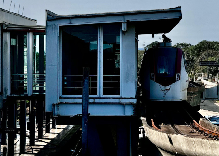 Geral - trânsito - transportes - Trensurb - estação Aeroporto - aeromóvel - manutenção - Porto Alegre - mobilidade - cheias - clima - trem parado 