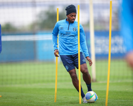 Grêmio terá duas semanas para resolver problemas do setor defensivo