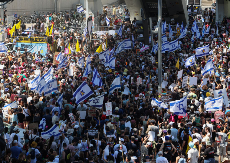 Milhares foram às ruas após seis corpos serem encontrados em Gaza