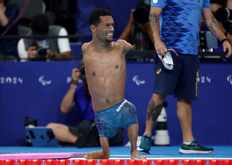 Nos 200m livres, nadador brasileiro terminou 15 segundos na frente do segundo colocado