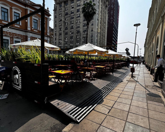 Restaurantes do Mercado Público ganham deque externo para receber clientes