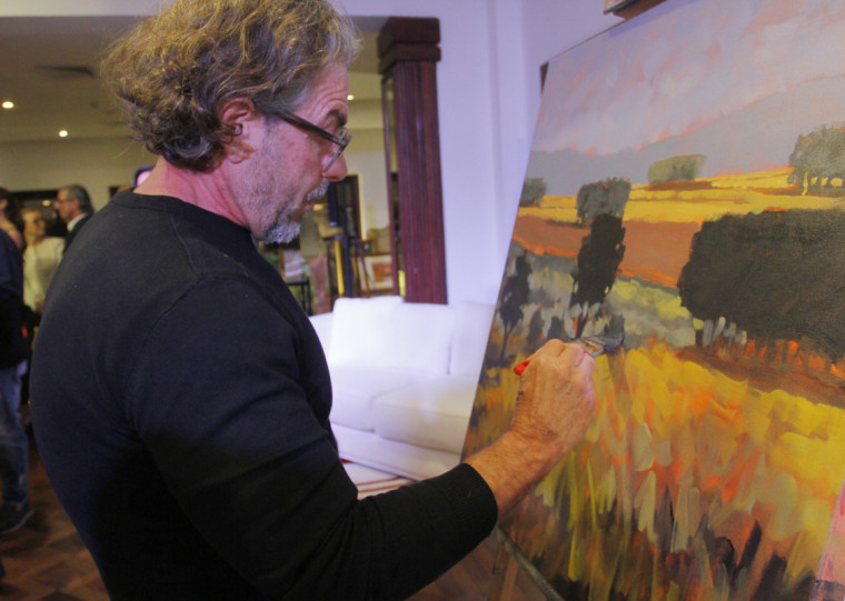 Marcelo Hubner finalizou uma obra durante o leilão