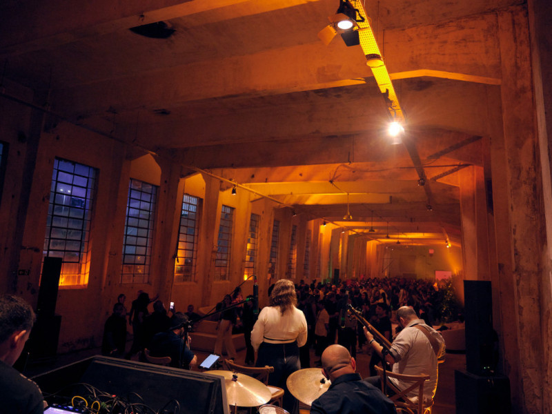 O anivers&aacute;rio do 20BARRA9 ser&aacute; realizado na antiga f&aacute;brica Guahyba, no 4&ordm; Distrito Foto: AKEEM DELANHESI E JÚLIA GERHARDT/GRUPO MANDA BRASA/DIVULGA&Ccedil;&Atilde;O/JC