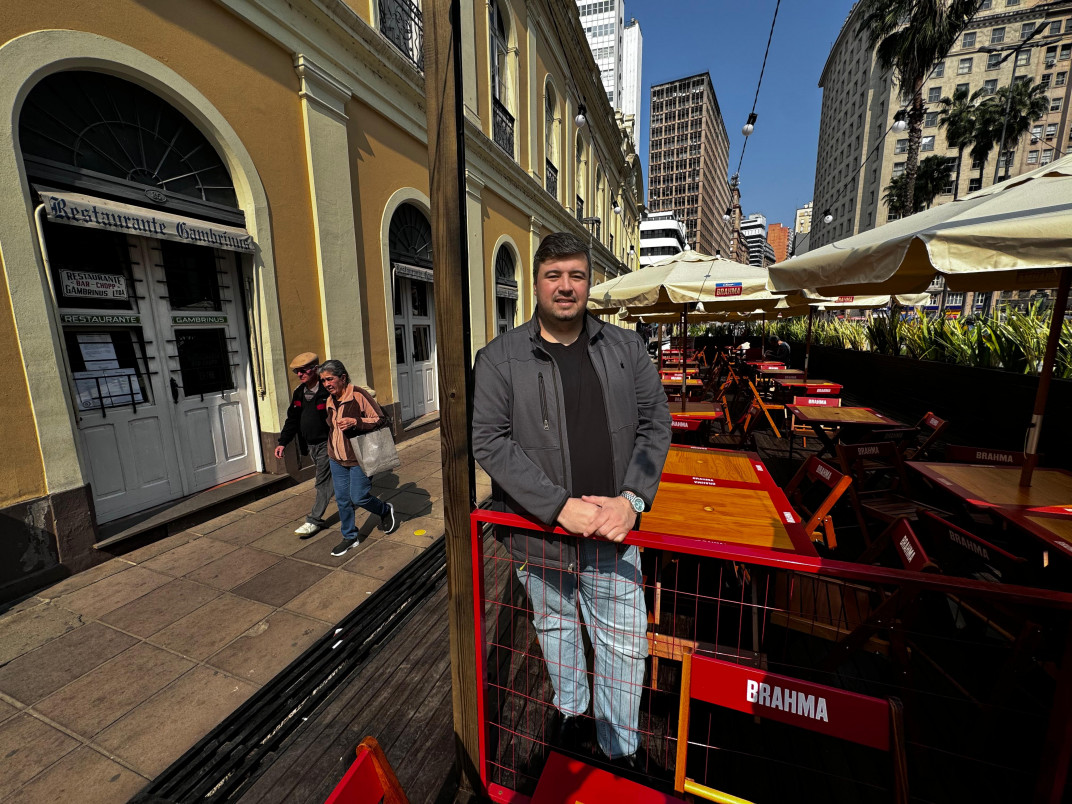 Melo , do Gambrinus, espera que o parklet atrai jovens, para renovar o público frequentador | PATRÍCIA COMUNELLO/ESPECIAL/JC
