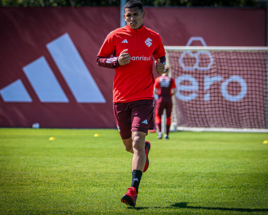 Inter retorna aos treinamentos com novidade no elenco e dúvidas na equipe