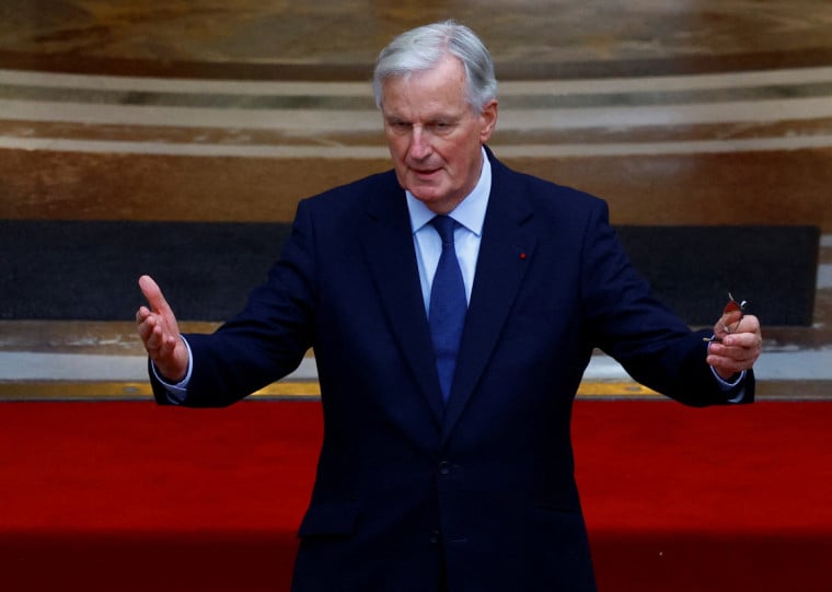 O primeiro-ministro conservador, Michel Barnier, montou um gabinete de centro-direita depois de semanas de negociações