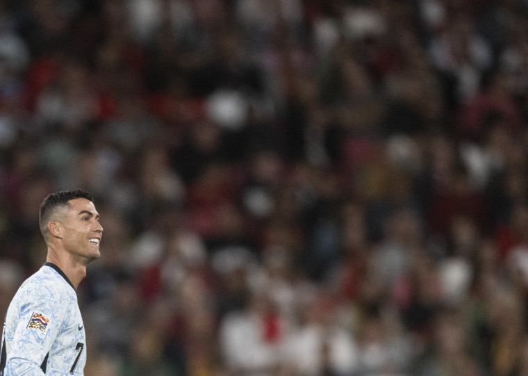 Após passar em branco na Eurocopa, o CR7 marcou o gol de número 900 da carreira