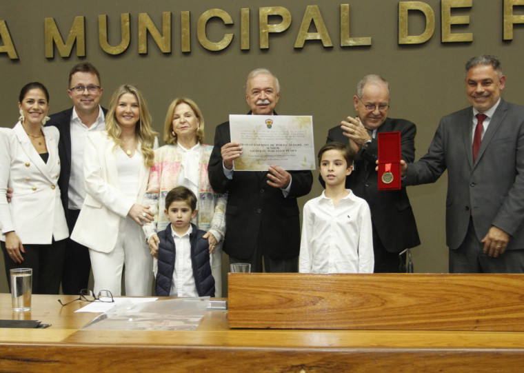 Cerimônia de outorga do título de Cidadão Emérito de Porto Alegre para Gilberto Porcello Petry